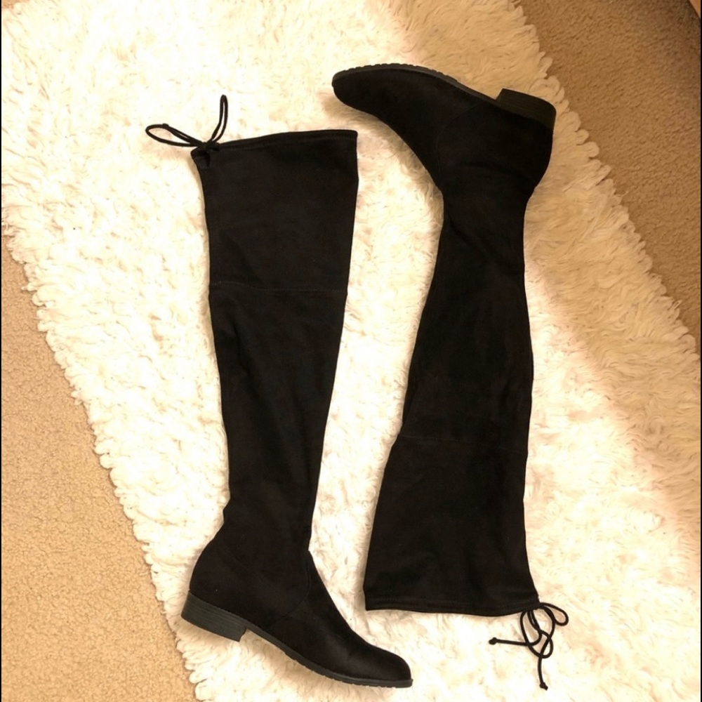 Gorgeous suede boots, over the knee , boots! Flat bottoms which is comfy